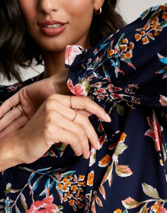 Joules femeilor tunică cu etaje cu volan cu gaura cheii rubin 48DH101 îmbrăcăminte vârf bleumarin floral | Joules cizme