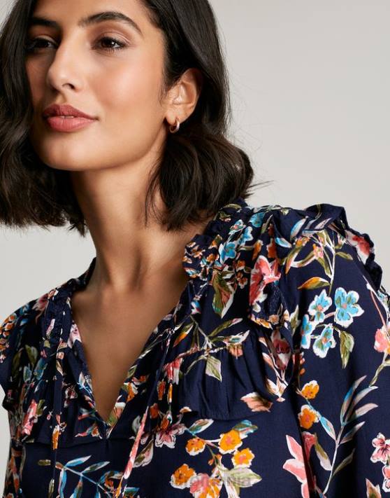 Joules femeilor tunică cu etaje cu volan cu gaura cheii rubin 48DH101 îmbrăcăminte vârf bleumarin floral | Joules cizme